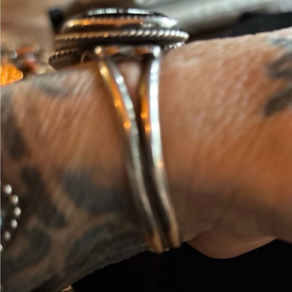 Elegant Silver and Black Stone Bracelet - Picture 7 of 9